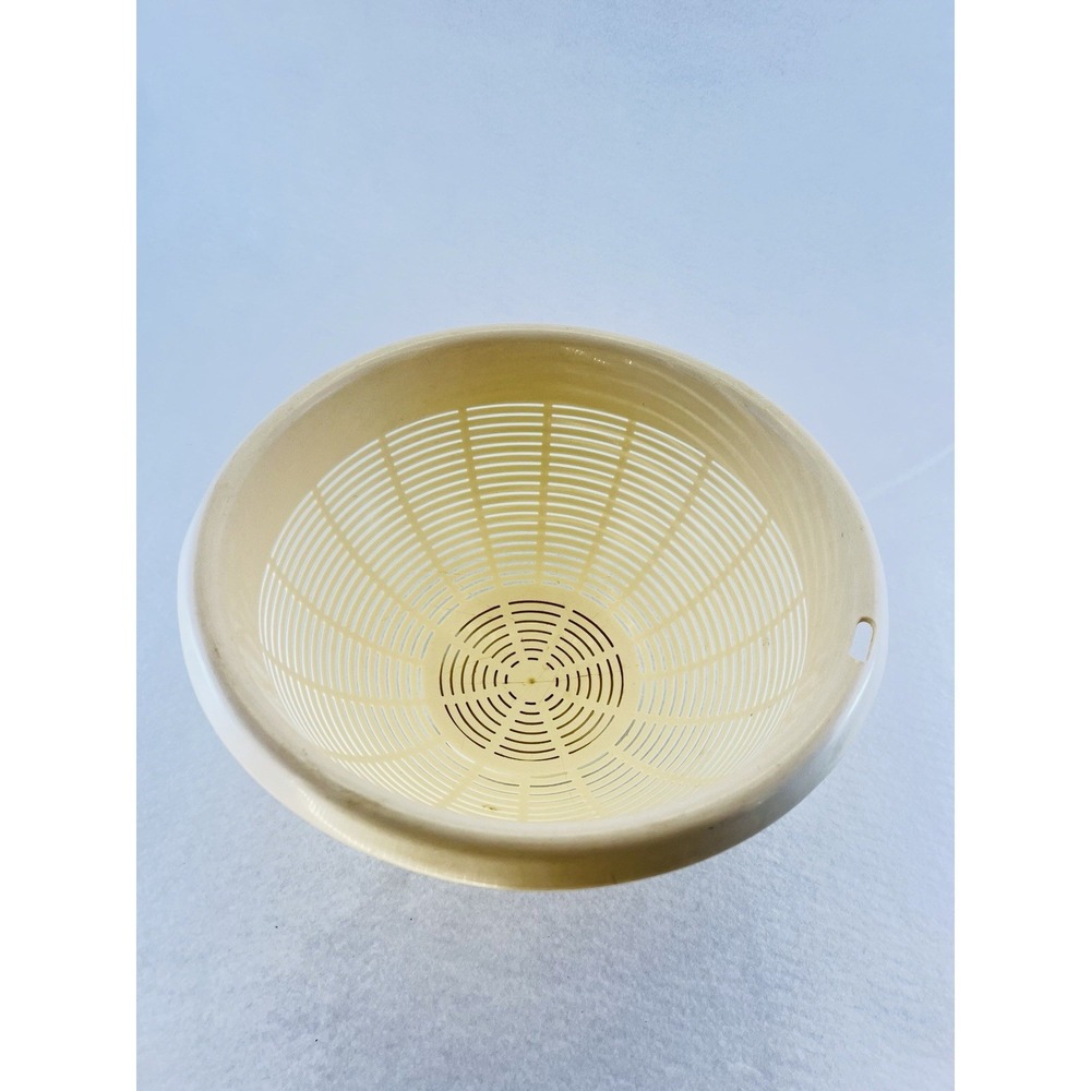 Vintage Plastic Colander Strainer Bowl 11" Cream Berry Lettuce Vegetable Drain